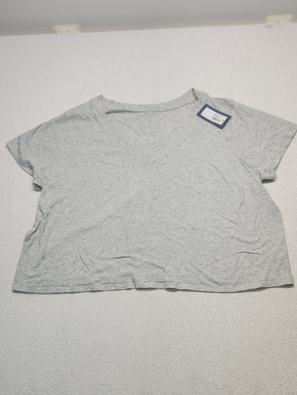 Universal Threads- Grey V-Neck Cropped Tee